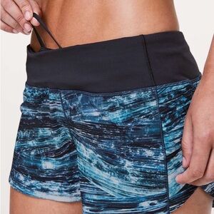 Lulu Women's Blue Patterned Shorts